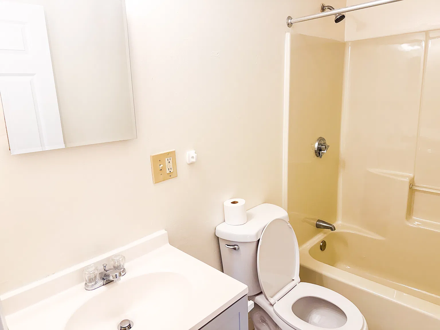 3 bed, 1200 sqft, $3,350 — Photo 4