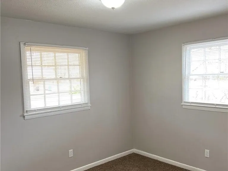 1445 Thelbert Dr — Photo 16