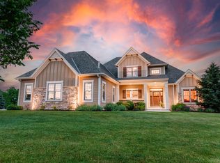 20150 Settlers Hollow Ln, New Berlin, WI 53146