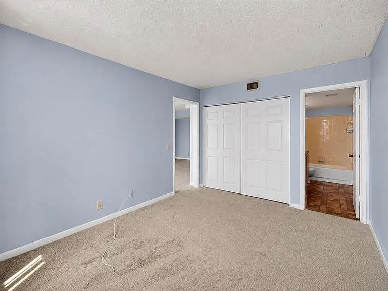 724 Executive Center Dr #31 — Photo 13