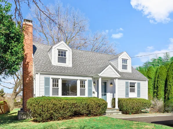 36 Ocean Dr E, Stamford, CT 06902