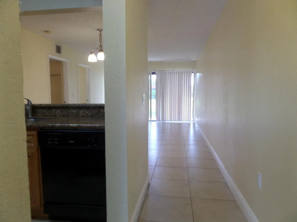 2 bed, 2.0 bath, 904 sqft, $1,950 — Photo 3