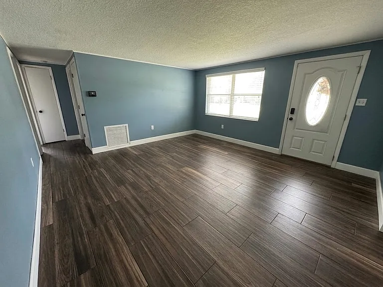 3409 Cambridge Dr — Photo 3