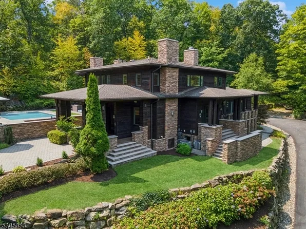 16 Forge Rd, Kinnelon Boro, NJ 07405