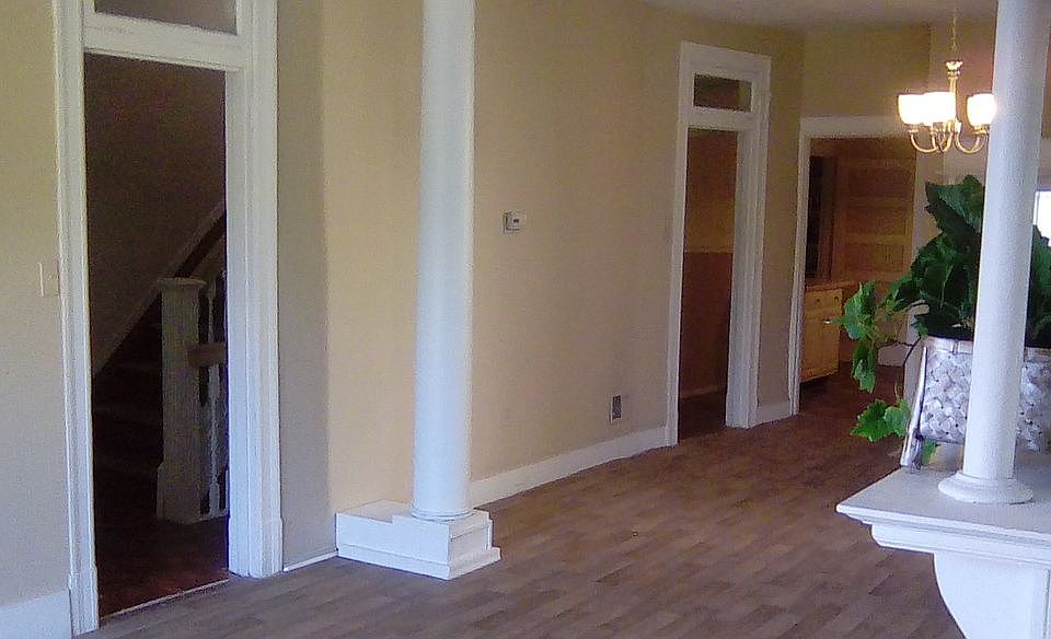 LIVING ROOM/DINING ROOM