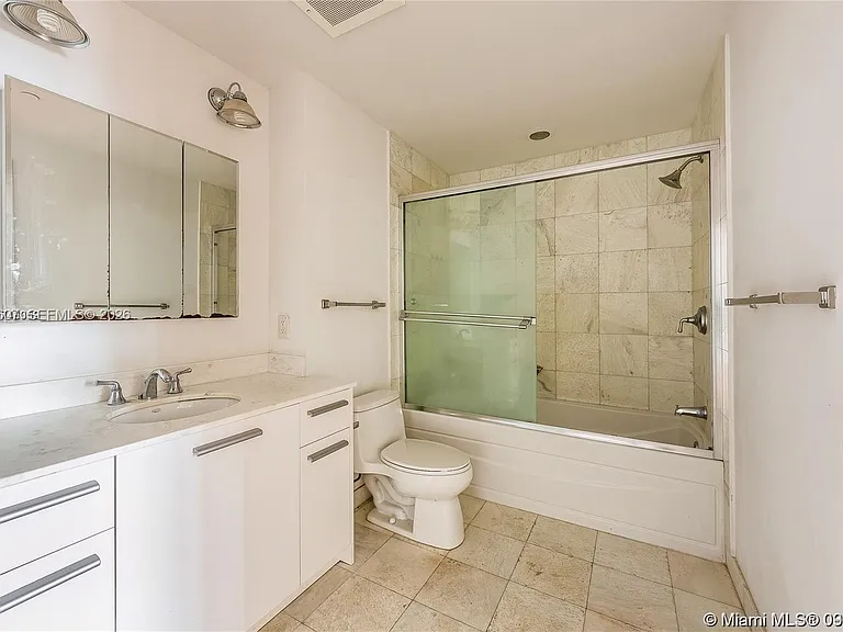 1060 Brickell Ave #2315 — Photo 7