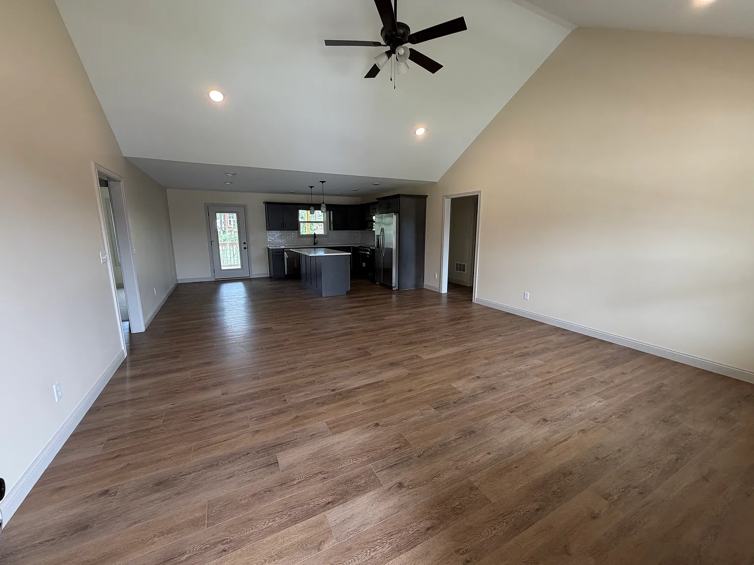 3 bed, 1500 sqft, $2,500 — Photo 4