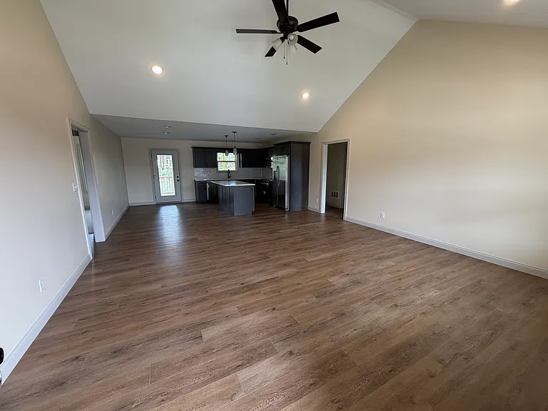 148 Wooded Glen Dr — Photo 4
