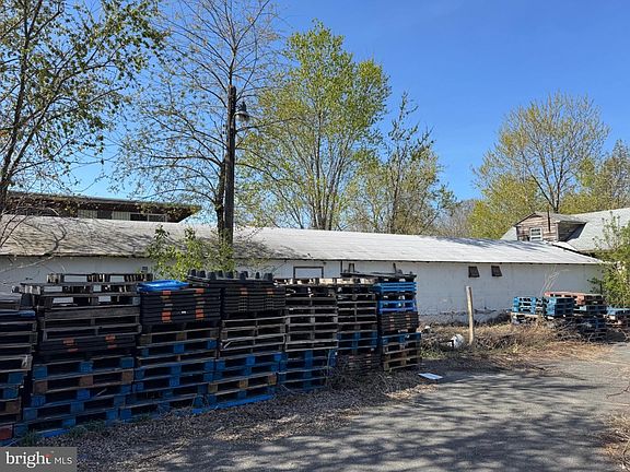 5th image of 409 Ridge Rd