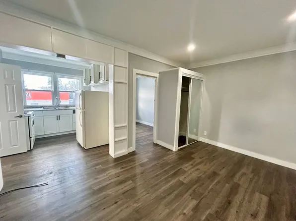 246 Wharncliffe Rd S #1, London, ON N6J 2L4