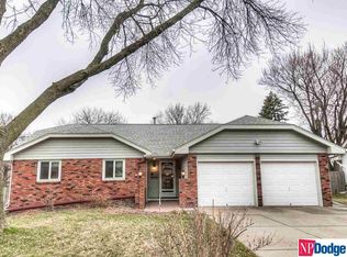 601 Mikelluke Cir, Papillion, NE 68046
