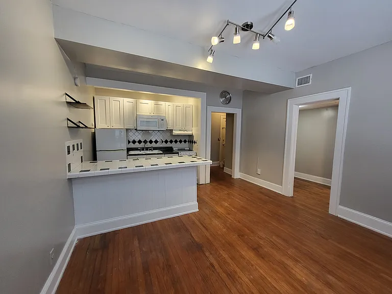 Amelia Apartments — Photo 6