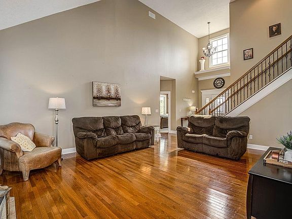 3rd image of 1348 Vicki Ln