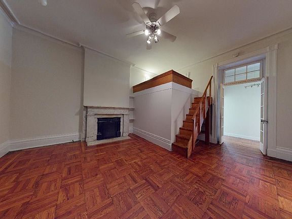 3rd image of 33 W 8th St Ste 2R