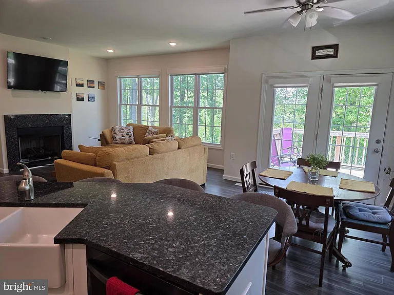 167 Hyde Park Ln — Photo 10