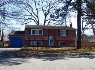 7 Rose Pl, West Babylon, NY 11704