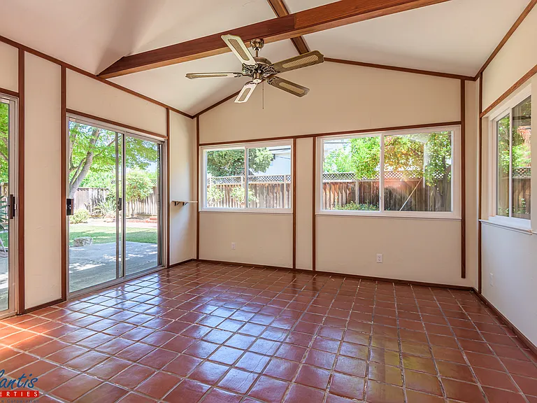 2566 Fairglen Dr — Photo 10