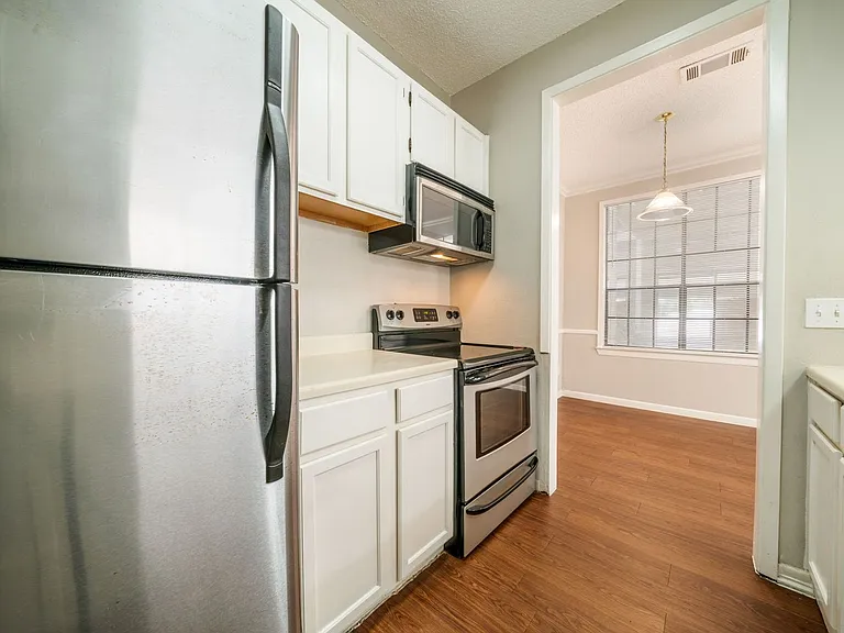2300 Leon St #101 — Photo 15