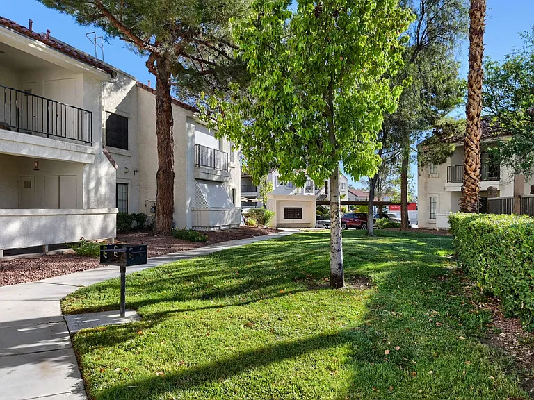 4860 Nara Vista Way #102 — Photo 23