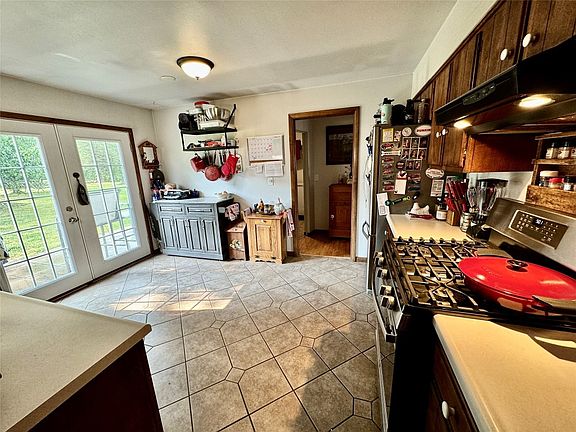 4th image of 17168 Parkview Dr