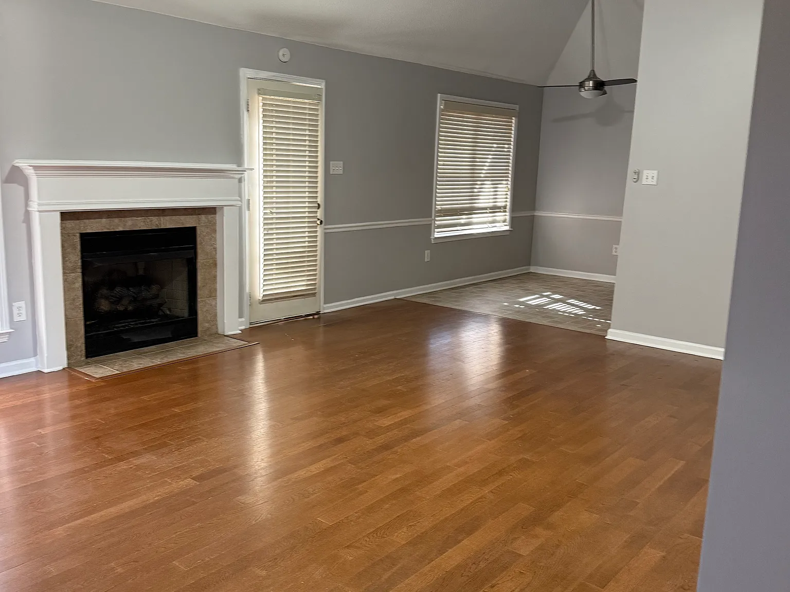 35 Caitlyn Geneva Cv — Photo 2