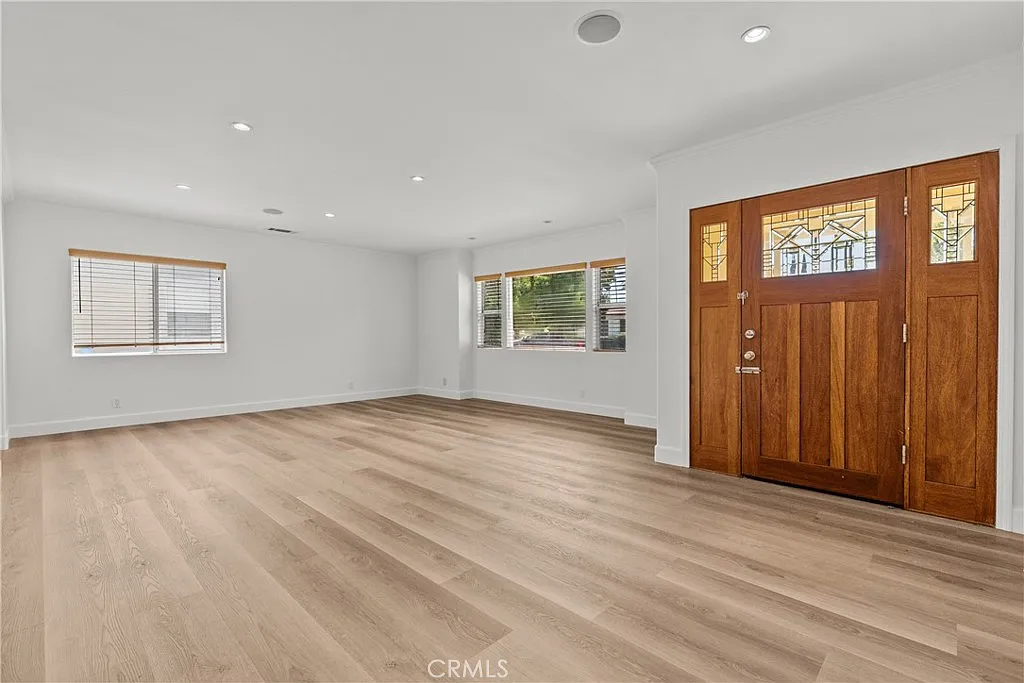 3 bed, 3.5 bath, 2023 sqft, $6,500 — Photo 4