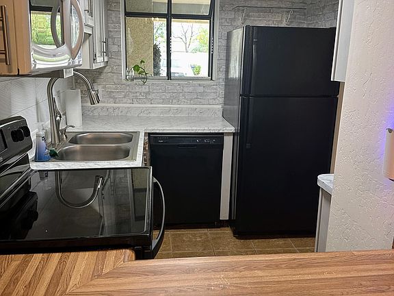 2nd image of 1500 N SUNVIEW Parkway #19