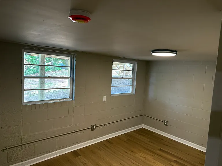 920 Cardinal Dr — Photo 6