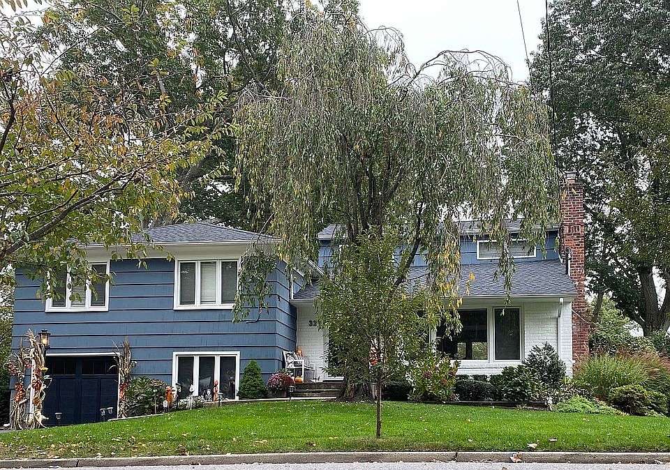 1st image of 32 Morewood Oaks
