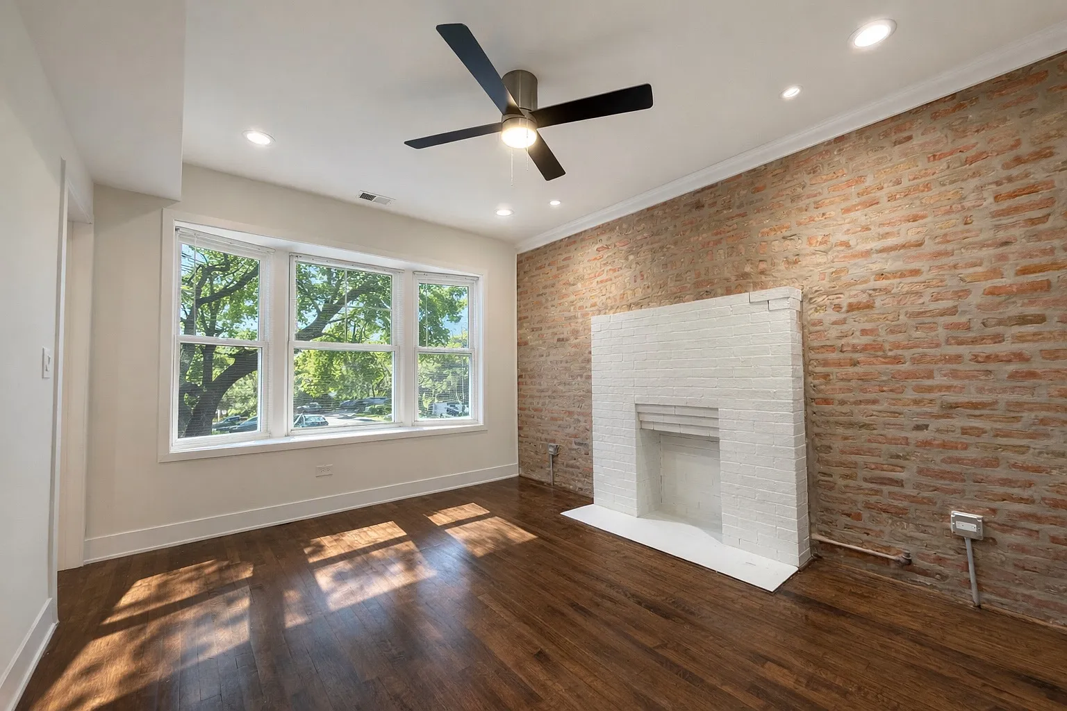 2 bed, 800 sqft, $2,000 — Photo 1