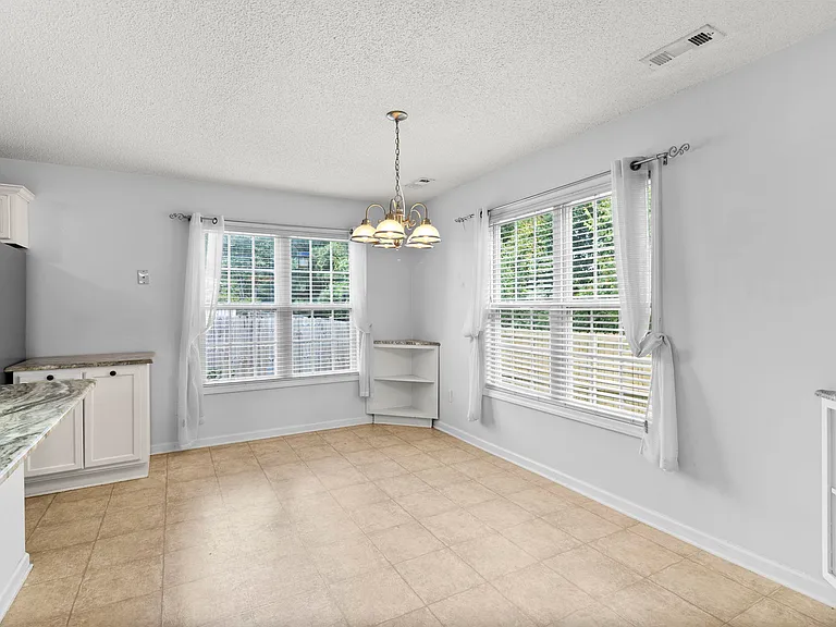 530 Sunpointe Dr — Photo 9