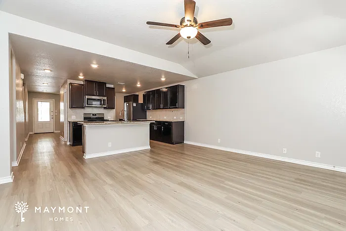 5 bed, 2.5 bath, 2544 sqft, $1,995 — Photo 4