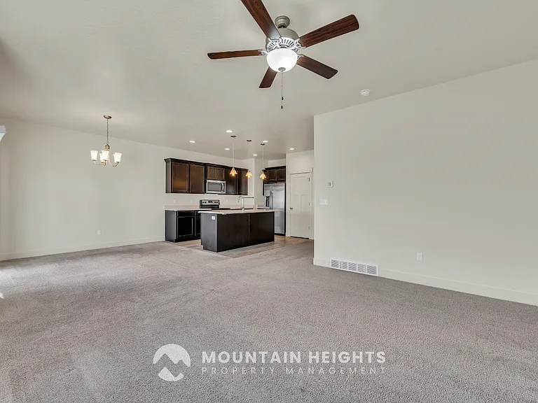 607 E Sawback Ln — Photo 7