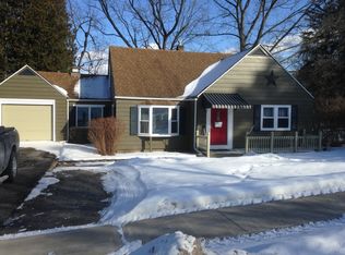 23 Pleasant St, Clifton Springs, NY 14432