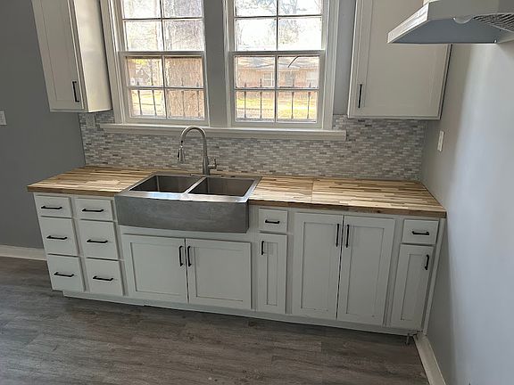 3rd image of 3354 Spottswood Ave