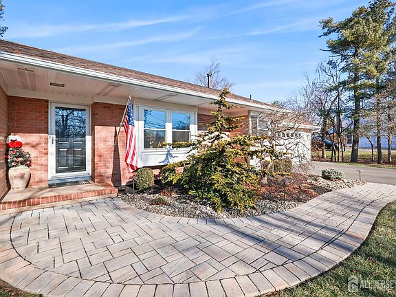 2nd image of 568 Village Rd W