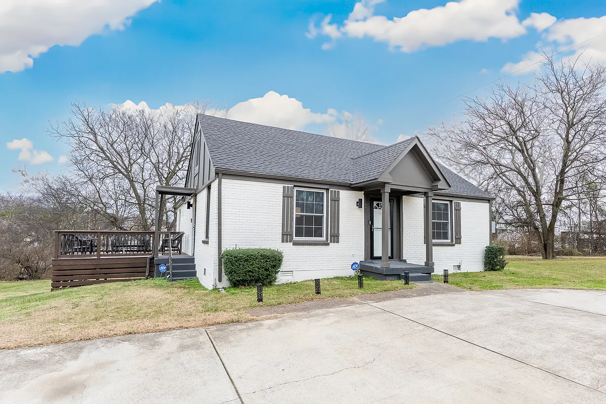 Building Photo - 900 43rd Ave N