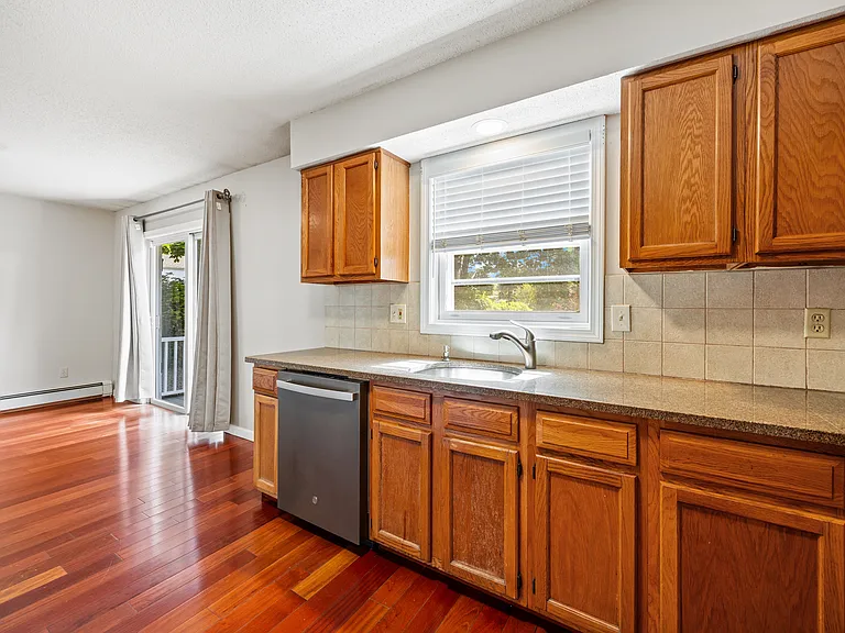 180 Gorman St — Photo 12