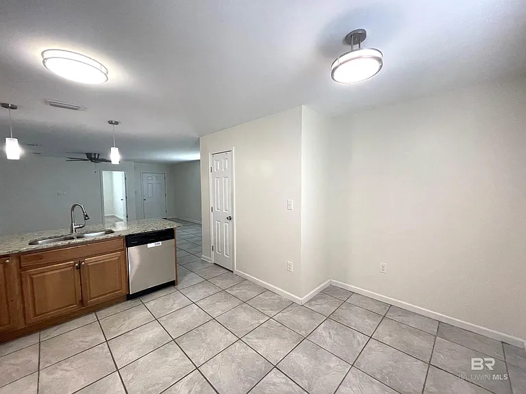 15142 Marem Dr — Photo 10