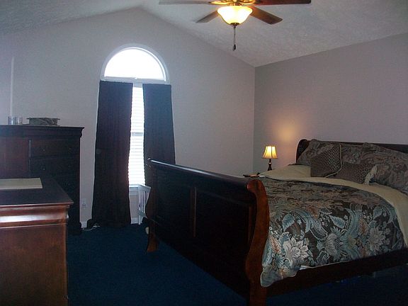 Extra Large Master! Picture Does not Show how big room is.