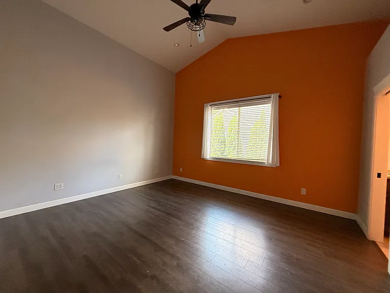 2626 NE Hawthorne Cir — Photo 14