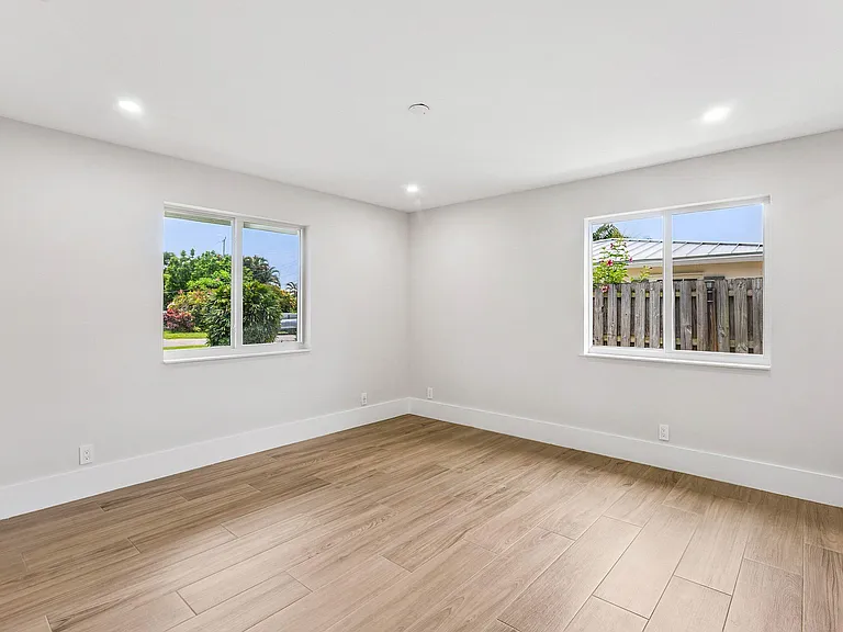 945 Westwind Dr — Photo 18