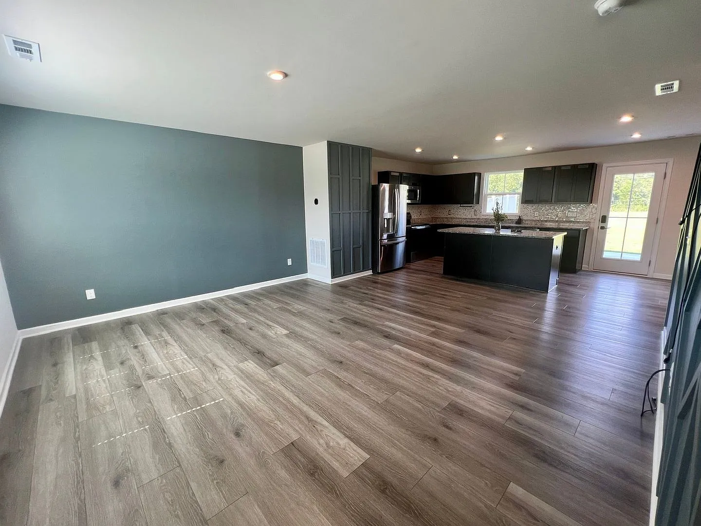 Like New 4 Bedroom + Office, Home in Christiana *Fenced Backyard* — Photo 3