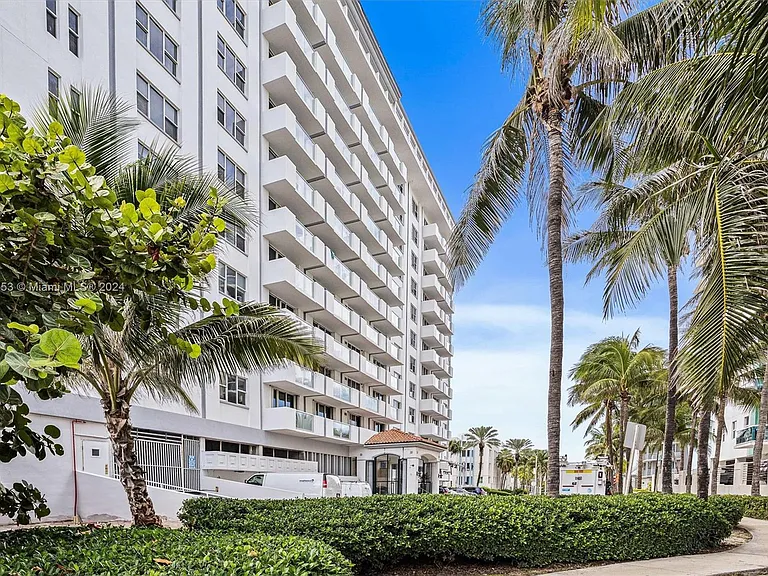 9195 Collins Ave #1104 — Photo 33