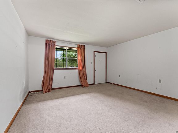 3rd image of 11315 Greenwell Springs Rd