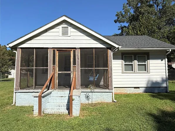 323 N Crigler St, Charlotte, NC 28216