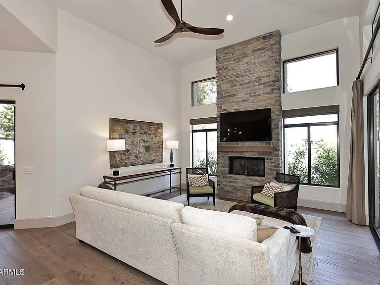 8334 E Jenan Dr — Photo 17