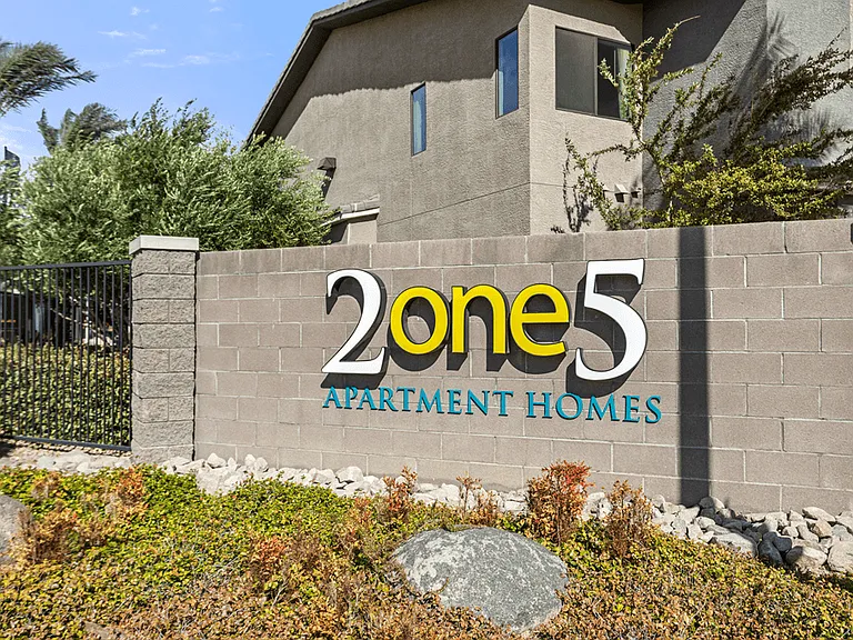 2one5 — Photo 10