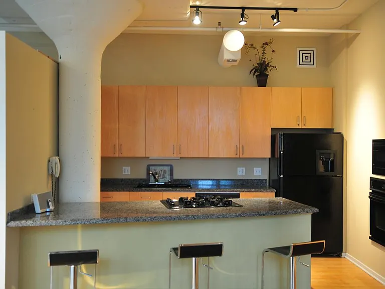 130 S Canal St #5 — Photo 18
