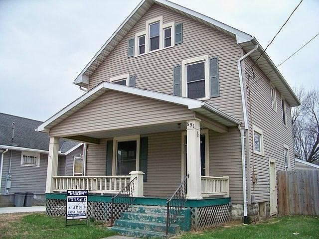 1st image of 691 Davids St